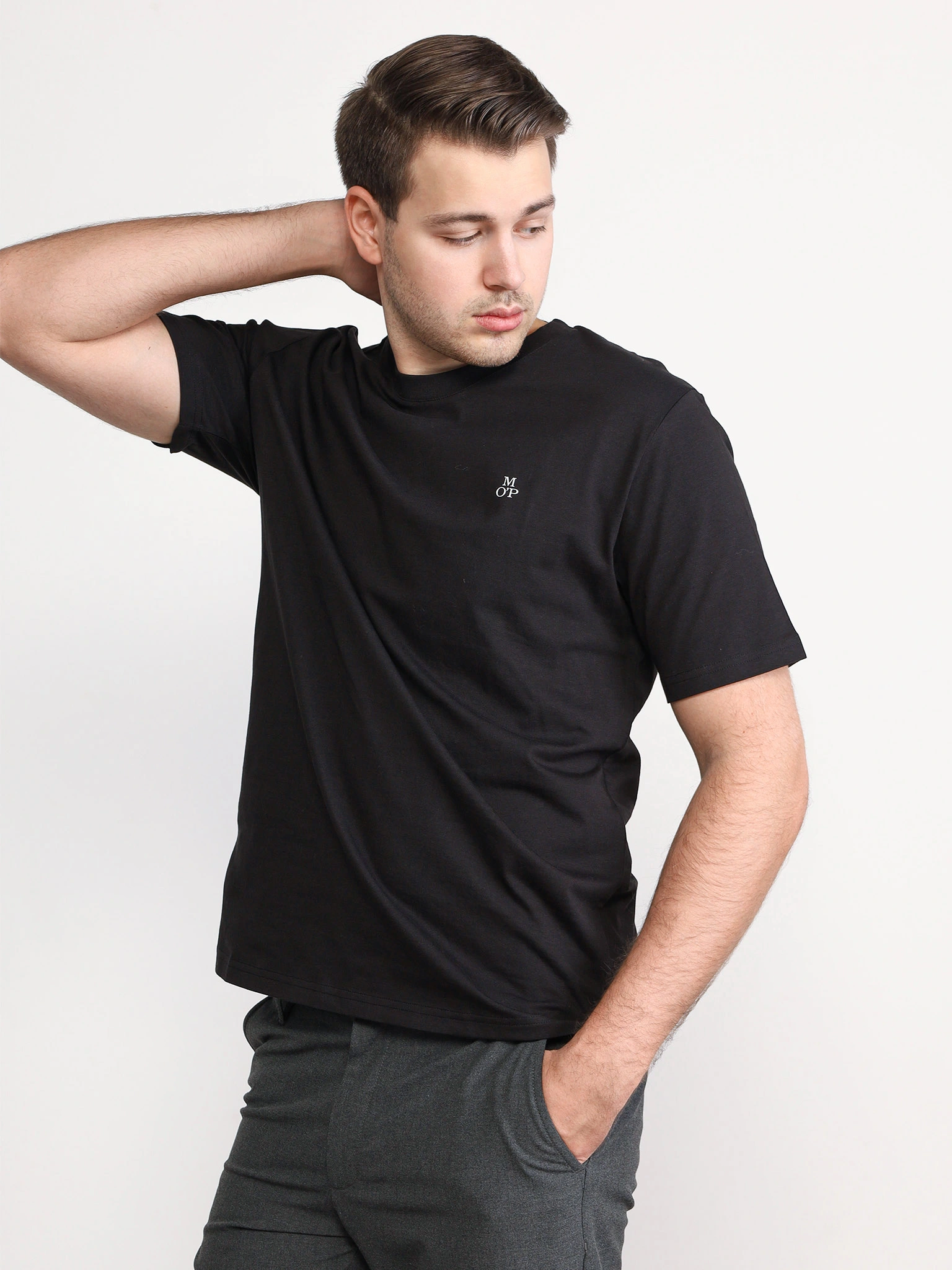 Футболка черного цвета из хлопка